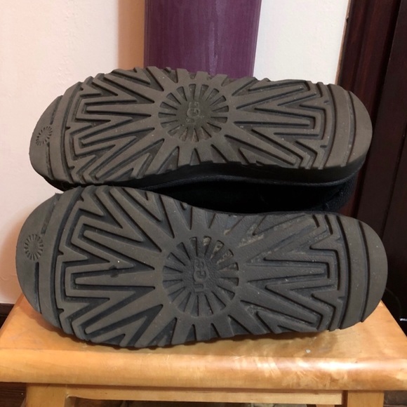 SOLD***UGG Shaina Boots, Sz 5 - Picture 6 of 6